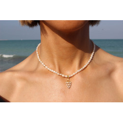Cultured Pearl Necklace with Grape-Cluster Pendant in 18K Gold – Handmade & Exclusive